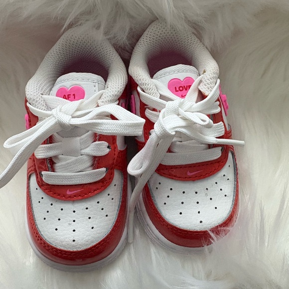 Nike Kids Sneakers in Red and Pink - Picture 3 of 4